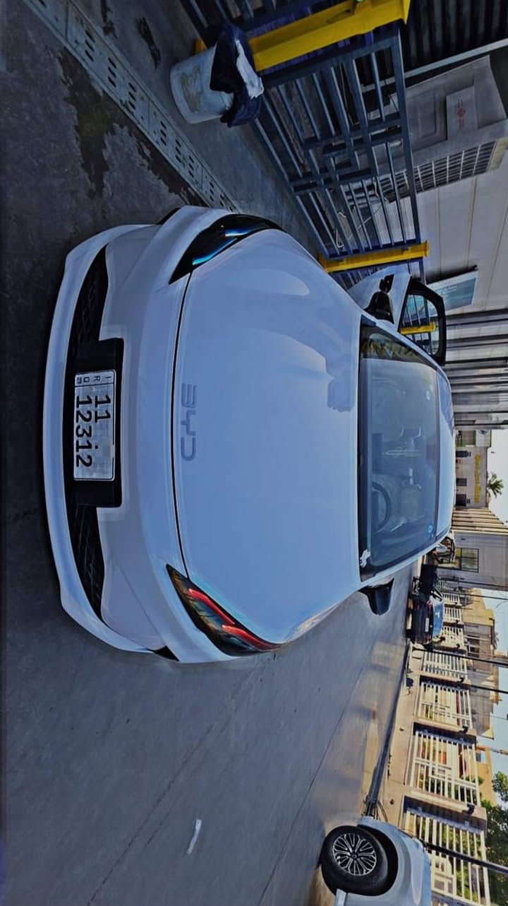 🔋 المحرك والتقنيات
• محرك 1500cc اقتصادي (Hybrid + Electric + Petrol)
 • تبريد أمامي وخلفي قطعتين
 • كير كرستاله
.داخل ابيض ملكي
 • بصمة  + كارت دخول ذكي
 • شاشة وسطية
 • كامرة خلفية
 • حساس خلفي 
💡 الإضاءة والتصميم
 • لايت زنون
 • بك لايت LED
 • ويل اسود مات 
 • داخل جلد لون أبيض
 • تحكم مقود جانبين
الملحقات :-   + كارت + شاحن + مثلث   + فوم 

((السعر 20مليون و٢٠٠ بيها مجال قليل حك الجية 
مكاني بغداد الدورة
***********
ماشية ٧٠٠٠
شادلها انارة محيطية
