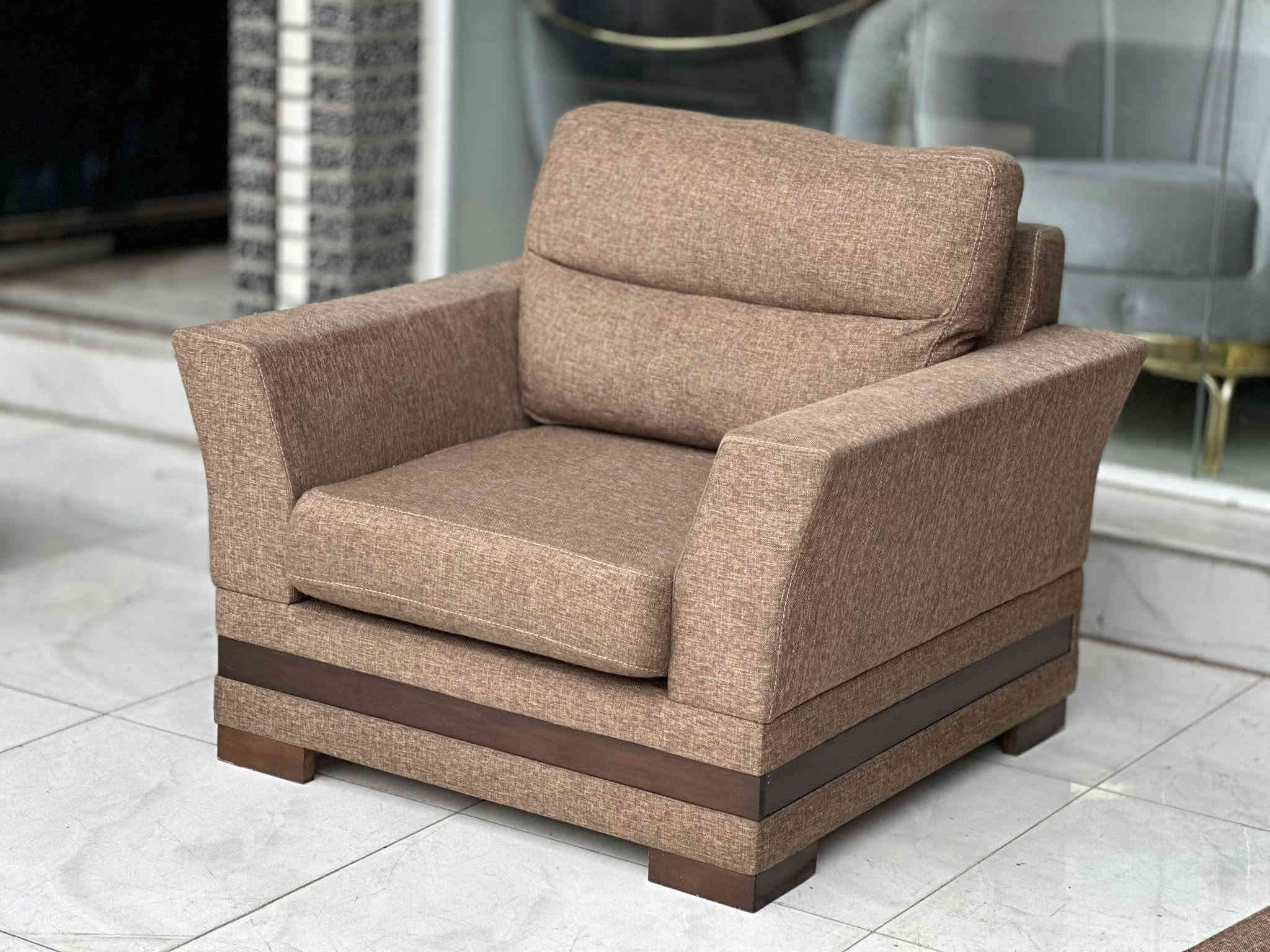 تخم امريكي (تكمه)  نضافه 100/100 دزاين  عصري  طبلات جانبيه  يمين او يسار ع قطع الثلاثيه متكون من 10 مقاعد     قماش كتان  امريكي مقعد متحرك طبي سوفت امريكي  فول بوليستر وجهين سحاب سهل التنظيف هيكل الداخلي  والخرجي  بل كامل خشب زان طبيعي     عنوانه اربيل زانكو 99 قرب مطعم كص سنگر  يوجد توصيل ل بغداد ولباقي المحافظات  للاستفسار او الحجز متواجد واتساب ***********
