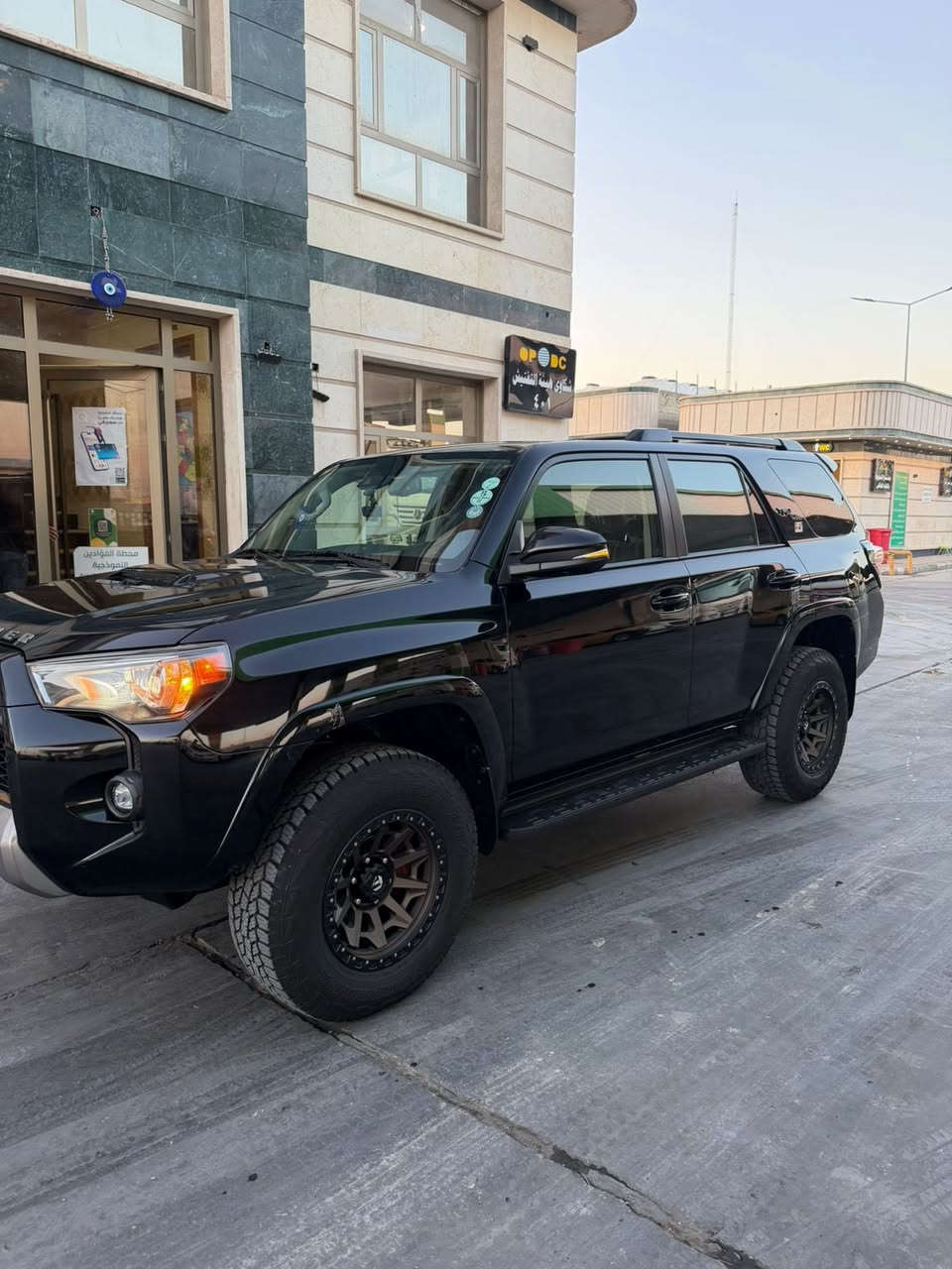 السلام عليكم
TOYOTA 4RUNNER TRD off Road Premium 
تيوتا 4رنر 
وراد أمريكي 
موديل 2022 
محرك 6 سلندر 
مواصفات TRD Off Road
فول مواصفات 1/1
فتحته (سلايت )
بصمه 
دبل اكسل (4*4)
شاشه كبيره 
اربع كامرات 
كشن جلد كهرباء 
داخل اسود 
رادار امامي وجانبي 
تحديد سرعه 
نظام KDSS
5 راكب 
ماشي 67 الف كيلو متر 
رقم أربيل 
 
سياره كلين تايتل  كندي مكفوله من كلشي 
السعر 400 $ وبيها مجال 

مكان السياره واسط العزيزيه 

***********
***********
