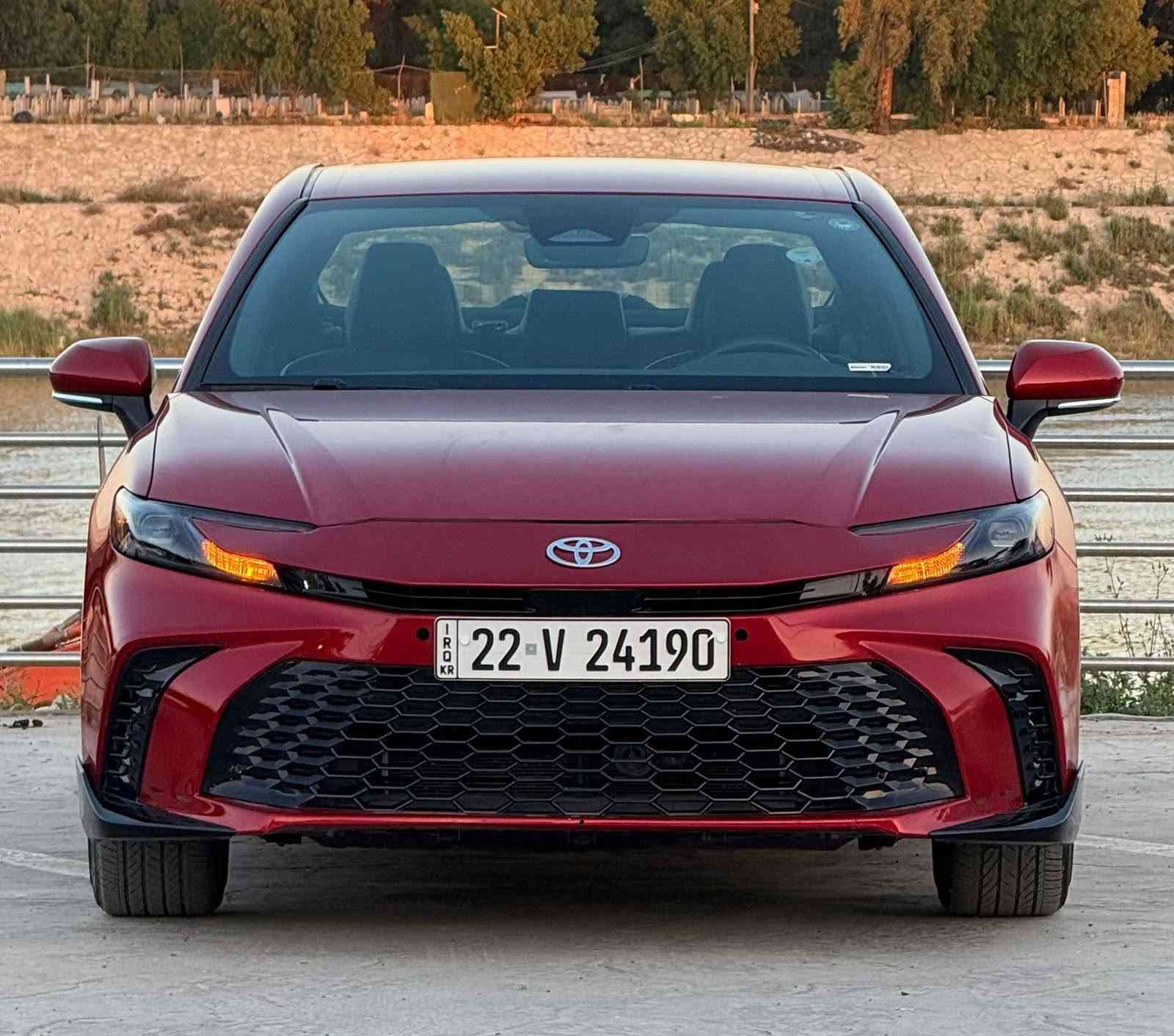 ✅✅السيارة موجوده  الكاظميه
2025   TOYOTA CAMRY SE Hybrid   

         
    
اللون :- احمر  
الموديل :- 2025
سعة المحرك :- 2.5 Hybrid
المسافه المقطوعه :-     17000 mi
عدد المقاعد :- 5 مقاعد 
مواصفات السيارة :- SE Hybrid

الإضافات ##👇
شاشه كبيره نفكيشن
وَيْل 18
-بصمة تشغيل 
- محرك 2500 cc
‏- بصمة ابواب
- غرفه مخمل 
- مقاعد جلد+مخمل
- شاشة لمس
-كامرة خلفية 
- بلوتوث 
- اي بي اس                                                            
- تحكم ستيرنج كامل
- مانع تصادم 
-  اضوية LED
-رادار امامي 
- مثبت سرعة 
- نظام EV mode +نظام Sport mode
- نظام توفير الوقود ECO
- نظام النقطة العمياء
- نظام تحديد المسار
- مانع تصادم
- مانع انزلاق
- شاحن هاتف لاسلكي
- هاند بريك بصمه 

والمزيد من الإضافات 👇👇👇👇👇 
   

           🚗 حادث السياره كما موضح في الصور🚗


**إذا كنت صاحب هذا الإعلان وتريد حذفه لأي سبب، رجاءا أرسل رسالة إلى الدعم الفني**