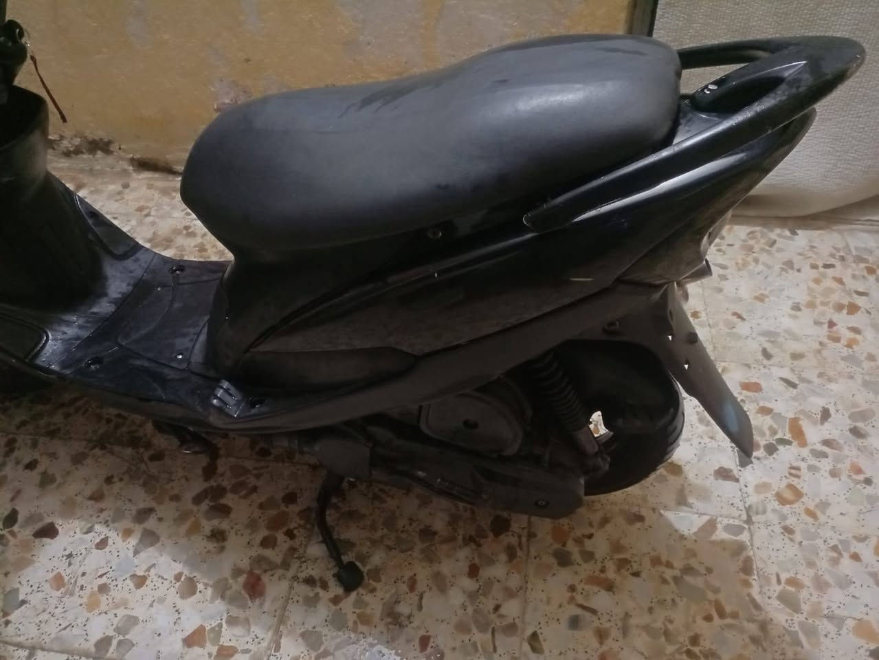 سلام عليكم دراجه ماكس عدله كهربائيات كله شغال سلف هندر نكره كفرات ختم واحد دراجه بوشته 55 كامله 
دبل امامي رياضي 
لايت زنون
شغاله وكامله من كلشي 
سعر 550 وبيها مجال للشراي 
عنواني ناصريه مركز الاسكان 
  للاستفسار ***********
