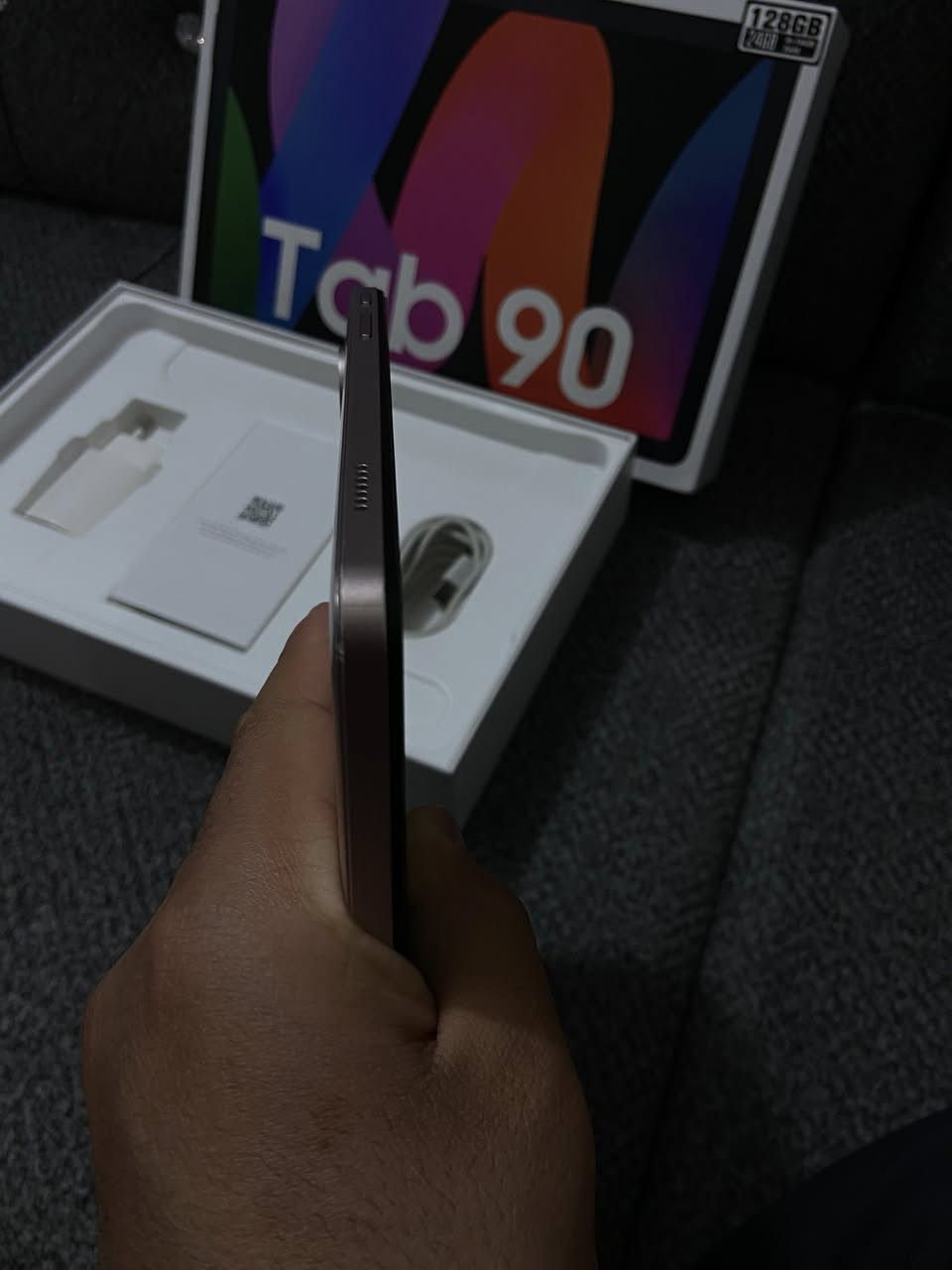 ايباد tab 90
جدا نضيف
مع كامل الملحقات 
ذاكره 128g
رام 24 
يشغل جميع التطبيقات القويه والببجي
السعر 180 
***********
ال5 كيلو
