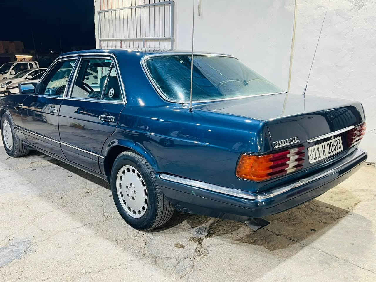 السلام عليكم 
للبيع 
مارسدس  
موديل 88 
كير محرك بلادي 6 سلندر 
فول مواصفات 
سلايت
 كشنات كهربائي ⚡️ 
سنتر لوك ريمونت
تبريد ثلج ❄️
رقم بغداد تحويل ثاني يوم
باب قصير المرغوب
صبغ عام جماليه 
***********
