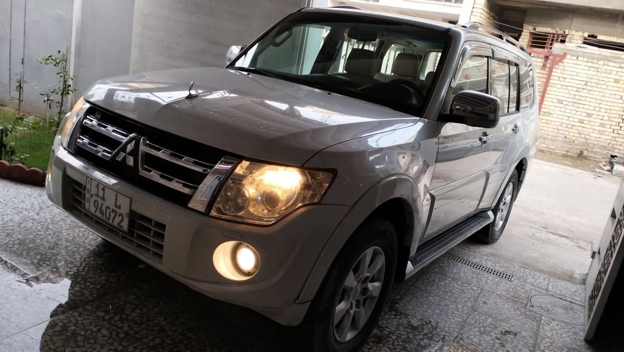 السلام عليكم
باجيرو  2014 حبتور فول
لون صدفي 
ماشيه 143 
سياره جديده كل نقص مابيها
تخم تاير جديد 
صدر امامي خلفي جديد
ارضيه مغلفه جلد 
صبغ فقط جاملغ امامي سبب شخط
بارد كلش قليل بجاملغ الخلفي 
أي ستفسار اتصل ***********
بغداد السعر 165$
