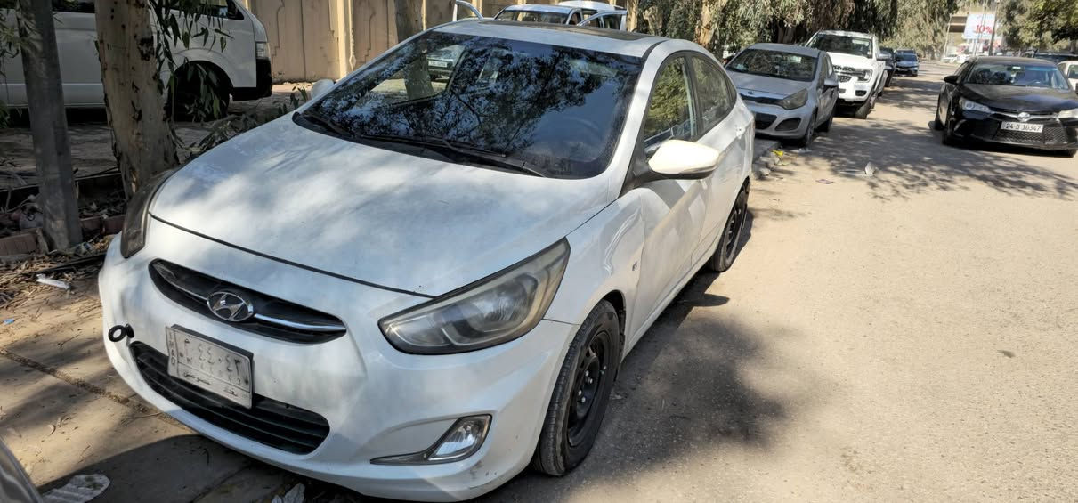 للبيع اكسنت 2016 خليجي
محرك 1600

حادثها صندوك وباب سايق بي معجون وصبغ 

ماشية 200 الف

سعرها 9300$
مكان السيارة بغداد الدورة 
***********
