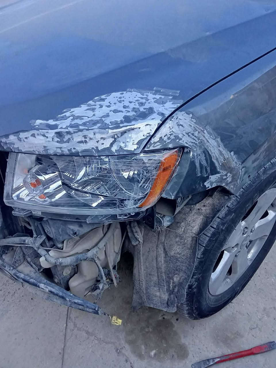 سلام وعليكم جيب لاريدو  2013
سياره فول موصفات بصمه بنراما كشنات جلد كهرباء صدرهه جديد كير مكينه جدد سياره داخله كلين وصاربل عراق بيهه خشم بنيد وجملغ شويه سياره رقم بغداد نكليزي بسمنه 
العنوان ناحيت الرشيد الوسفيه قرب سيطره 75
 رقم الهاتف***********
السعر 153بيهه مجال بصيط
