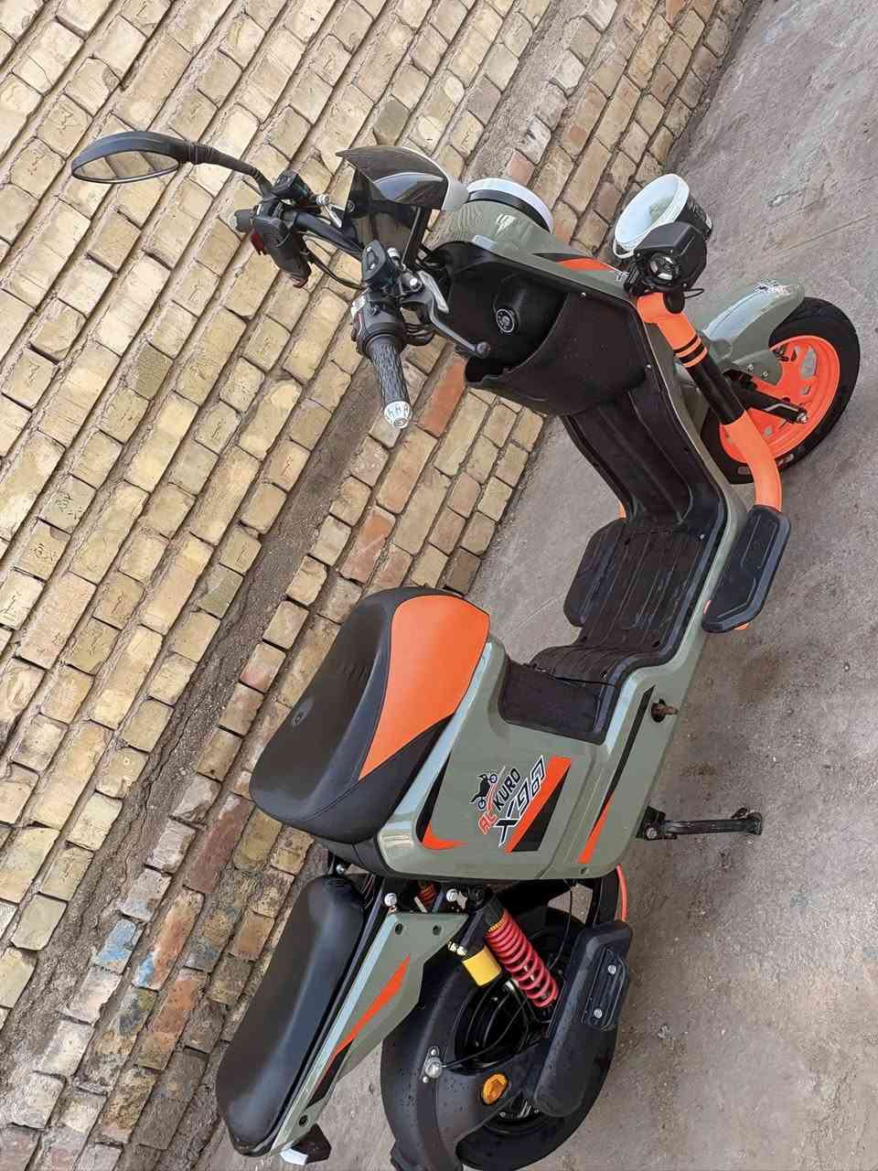 سلام عليكم ) دراجه شحن 2025 X900
1- ملف 1500واط 
2- لد زنون عالي ناصي 
3-البطاريات نضيفه 
4- أربع 4 سرع او نمر 
5- اشاير يمنه يسرى ودبل إشاره 
6- لون حلو اخضر 
7- 5 بطاريات كبيره 
8- سرعتها (109) الحقيقي (60) تقريبا 
ملاحظه (فقط الشاشه السرعه عطلانه وسعرها هيه والشد 25 ) 📌📌
العنوان بغداد العبيدي الرئاسه شارع20 (***********) 
السعر (450) الف وبيها مجال الطيبين
الدراجه نضيفه ومو تعبانه شحنها يطول 
استفسار خاص او ع الرقم #
