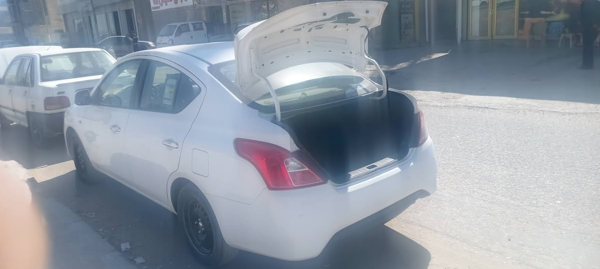 السلام عليكم  نيسان سني موديل 22 بيها بنيد وجاملغ كما موضح بالصوره سياره نضيفه سعر 100 وبيها مجال شي بسيط ***********
