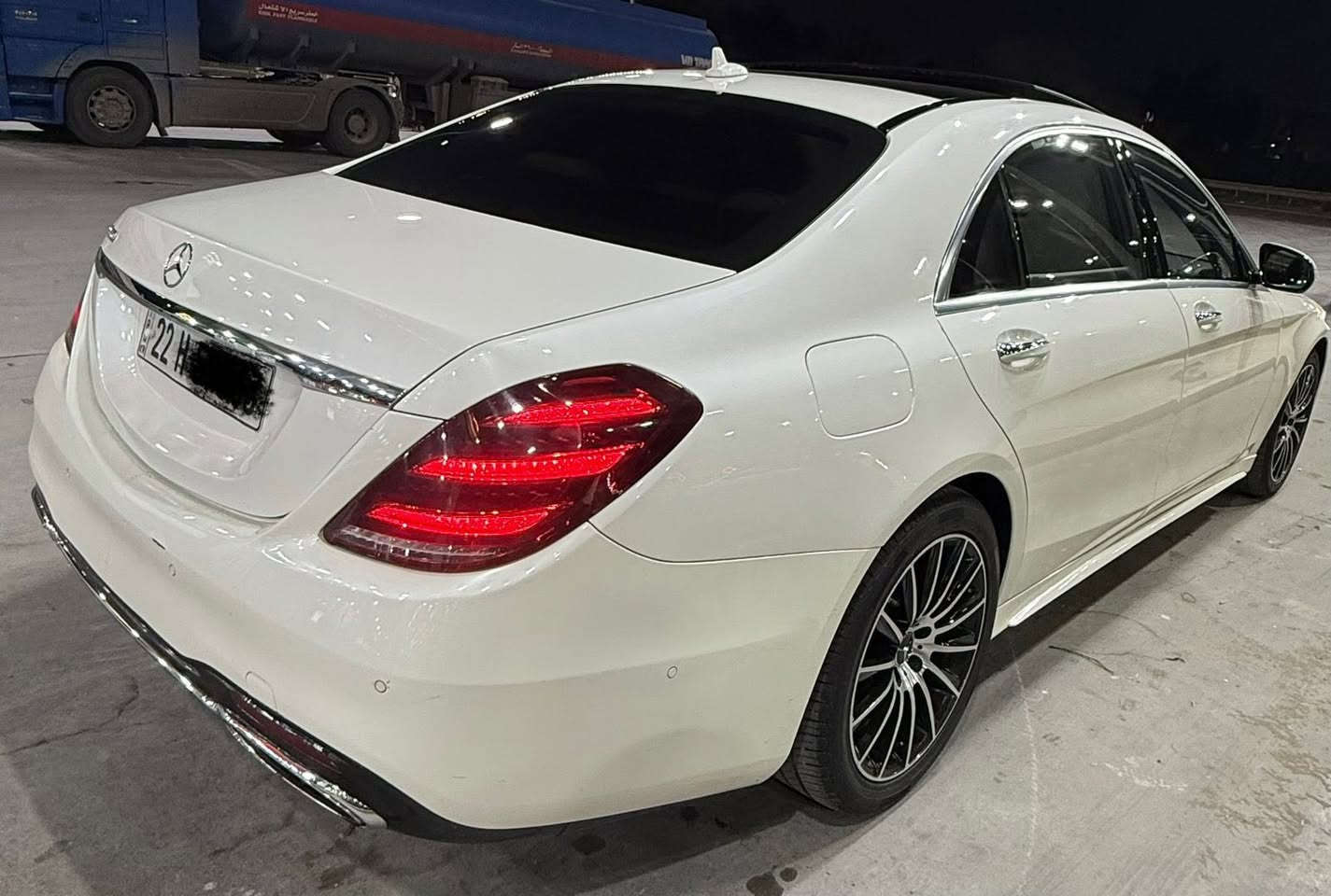S 560  L
الموديل : 2014

حجم المحرك : 5.0  ثمانية سلندر 

((بيها صبغ باب فقط خليجه سياره كلش جديده)))  

فول موصفات اعلى فئة
بصمة تشغيل وابواب
فتحت سقف بانورما
ثلاجة
كاميرا 360
شاشات خلفية
كشنات مساج
تدفئة و تبريد مقاعد  امامي خلفي 
باب طويل
رادر امامي خلفي جانبي
جنطة كهرباء
لايت امامي خلفي LED
ويل كب amg
انظمة قيادة 
 قيادة ذاتية 
تحكم مقاعد كهرباء امامي خلفي
وبعد بيها هواي مواصفات
اخوان رقمها اربيل سياره تحويل مباشر
مكانها بغداد الكريعات
السعر 360وبيها مجال الاستفسار ***********
