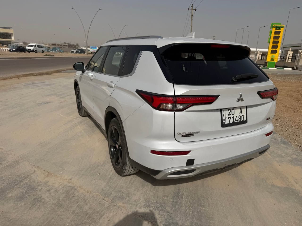 اوتلندر 2023 ابيض 
سعر : 230 وبيها مجال
اللون : ابيض
حجم المحرك : 2.5L (4.سلندر)
ملاحطة السيارة : حادث امامي بيها صبغ بنيد + جاملغ امامي 2 باغة وصندوق السيارة طخة بسيطة يمي 
سياره مرقمه جاهزه بأسمي
المواصفات : 
سقف بانوراما 
ابواب بصمة
‏‎بصمة تشغيل 
‏‎شاشة كبير لمس
كاميرا
هاند بريك بصمة
اوتو هولد (𝐀𝐔𝐓𝐎 𝐇𝐎𝐋𝐃)
اوتو ستارات (𝐀𝐔𝐓𝐎 𝐒𝐓𝐀𝐑𝐓)
اوتو ستوب (𝐀𝐔𝐓𝐎 𝐒𝐓𝐎𝐏)
‏‎رادار خلفي (التحذير من الاصطدام)
‏‎حساسات خلفي 
نظام (𝐄𝐂𝐎)
نظام (𝐍𝐎𝐑𝐌𝐀𝐋)
نظام (𝐒𝐏𝐎𝐑𝐓)
نظام (𝐒𝐇𝐎𝐖 𝐧𝐨/𝐨𝐟𝐟) 
نظام (𝐌𝐔𝐃&𝐒𝐀𝐍𝐃) 
‏‎تحكمات استيرن 
‏‎كشنات هيتر
‏‎تبريد لمس
‏‎تبريد مركزي  
‏‎لايتات (𝐋𝐄𝐃) عدسة زينون
‏‎بلوجكترات (𝐋𝐄𝐃)
‏‎بكلايتات (𝐋𝐄𝐃)
‏‎ويل كروم حجم 19
تلفون ***********
تلفون ‭0780 035 4682 بلاد, صلاح الدين
