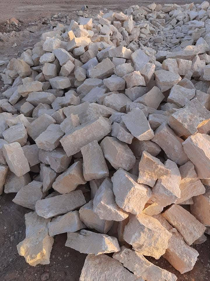 السلام عليكم موجود حجر بناء للبيع
المكان جباب 
السعر أو التواصل ع الرقم ***********
