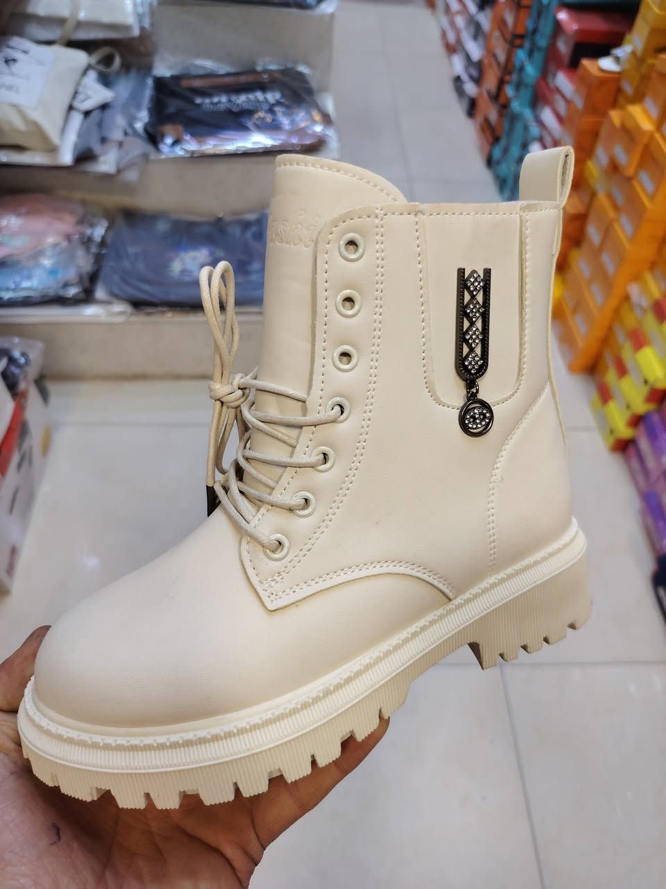 #تخفيضات_تخفيضات
بوت نسائي بناتي ولادي
#كل_الموديلات بسعر_10 الاف فقط
العنوان عزيزية/شارع الخليج/مقابل حسينية البقيع
واتساب ***********
