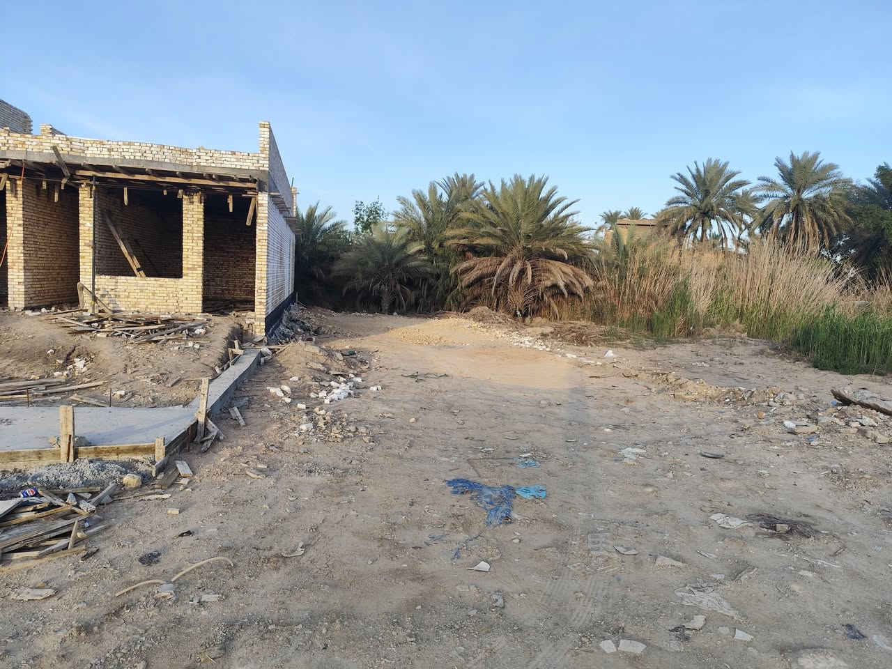 قطعة للبيع طويريج حي الجمعية
على الجدول مباشرة قرب سكلة زهير حنتوش تجاري سكني متر 235 طابو زراعي سند 25 تحويل اسهم 
واجهة 9.5
مدفونة وجاهزة للبناء 
مقابل فرع مدرسة الرضوان  
***********
