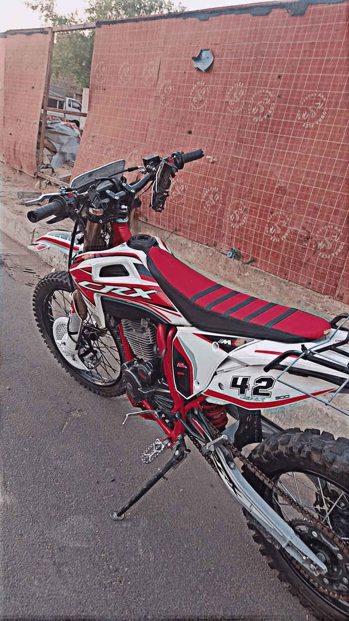 السلام عليكم دراجه قفاز CR-X موديل2025 للبيع دراجه محرك 300cc دراجه خير من الله مابيه كلشي استخدام شخصي مكاني بغداد المشتل الدراجه صالنصه  بلادي رياضي دراجه كلش نضيفه سعره 1350 ***********
