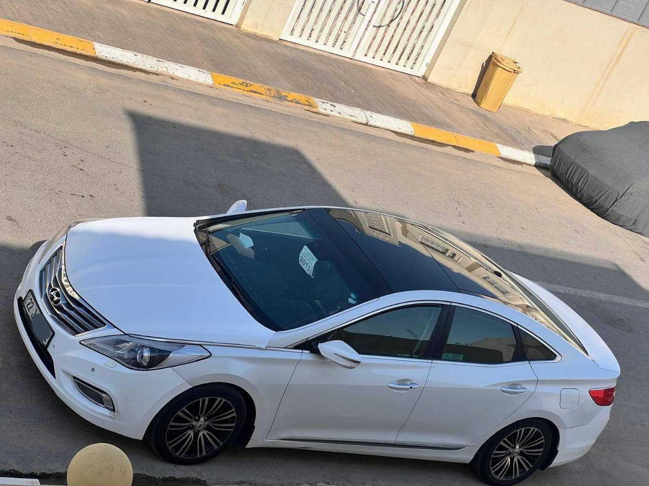 هونداي أزيرا  2013 فول 1/1  Hyundai Azera
المواصفات⬇️

🌌 بانوراما
📡 حساسات أمامية وخلفية
📷 كاميرا خلفية وأمامية (بلادي)
🎯 رادار
🔘 بصمة سويج
🚪 بصمة باب
💼 بصمة جنطة
🛋️ دواخل فول جديد بلادي 
🤎 دواخل جوزي (جلد)
🪑 كشن كهربائي
🎛️ تحكمات ستيرن جهتين
👋 ترحيب عند اقتراب البصمة
👋 ترحيب داخلي
💡 لد أزرق داخلي (بلادي)
❄️ قطعتين تبريد ثلج بلادي 
💨 بردات بلادي
🖥️ بردة خلفية كهرباء
🌀 مانع انزلاق
🪞 مراية شفط + قلاب + تحكم
🛞 ويل 18 (بلادي) 
🕳إطارات انكليزي الاصلي جدد 
⚙️ محرك V6 سعة 3000 (المرغوب)

📍 رقم #أربيل | انگليزي
🛡️ كفالة عامة من الصبغ والتبديل والضربة
🧰 محرك وكير شرط بلادي – برغي ما مفتوح بيها
🛠️ إدامة كاملة كل ٤ أشهر للبانزين والمنظومة كاملة 
🧱 حدادية جديدة وكلها وكالة
🛢️ دهن السيارة وكالة أصلي
✅ السيارة جاهزة على آخر حباية
✨ الدواخل نظافة 100%
🚘 السيارة بحالة الوكالة

🔧 وبعد بيها هواي مواصفات إضافية…

🔴بيها بارد شوي بالهلال مال جاملغ خلفي
🔴دائرة وحدة بيها صبغ فقط 
🚗 السيارة جديدة بحالة الوكالة 

📍 العنوان/:/ صلاح الدين / قضاء الشرقاط 
🌍 تواجد السيارة ( شرقاط)
السعر 150  
( *********** / *********** )
