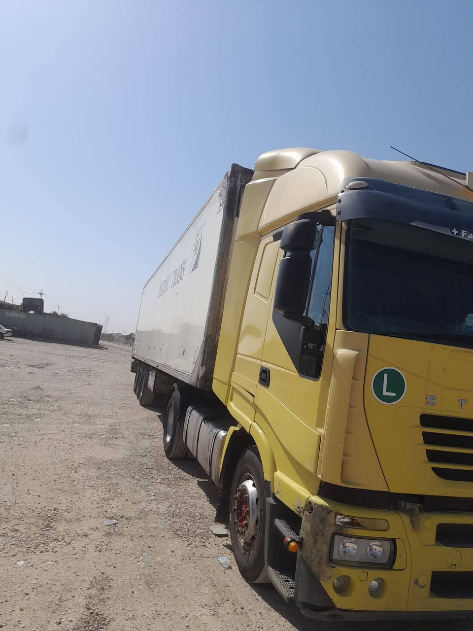 سلام عليكم   افيكو ٢٠٠٢ سنوية براد  شعار ٧ أرقام ابيع راس وعربانة مامربوطة سيارة جاهزة للعمل كروز ١٠ حجم المحرك ٤٢٠ 
كير عادي ٤× ٤ سيارة جاهزة للعمل  براد ايطالي  سمك ٧  شاصي  جهازة اس بي ثري  تخم تايرات راس وعربانة جديد  شاصي  الأيمن مضروب باج  للتواصل *********** السعر إذا تحويل ١٦٠ بدون تحويل ١٤٠ وبي مجال  مكاني بغداد
