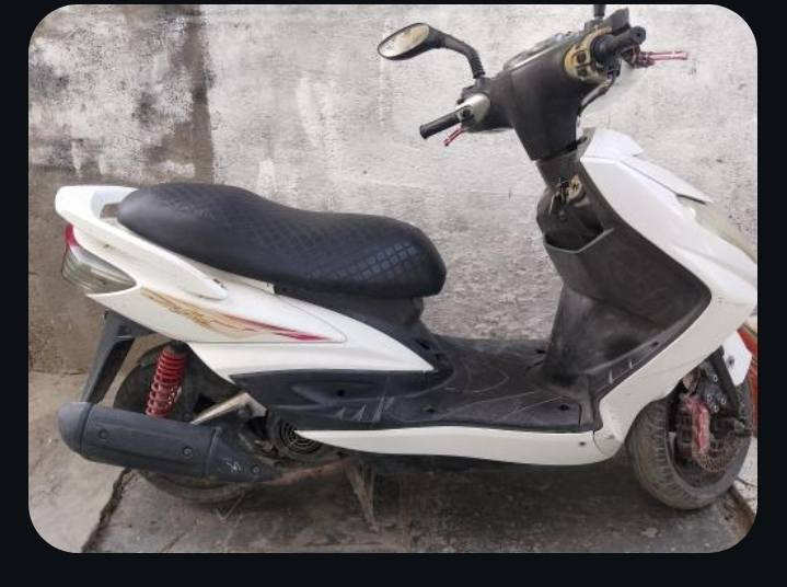 السلام عليكم دراجة سكنس فحل كابريتر دراجة جاهزه اي نقص مابيه سعر 550 مكاني بغداد مدينه الصدر قرب معارض الحبيبه رقمي ***********
