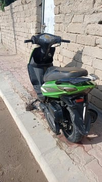 دراجه لبيع فقط بيه لهندر عاطل. شرط مكينه مكفوله سعر ١٥٠ دراجه. متروكه....