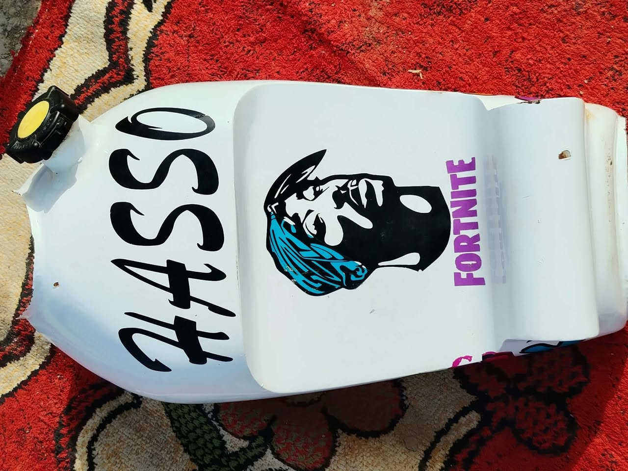 تانكي بلاد نوعيه المكصوص صبغ حراري موشم صارله سبوع من مشدود بس اريد سبايدر بفلوسه سعر 55 وبي مجال

***********
