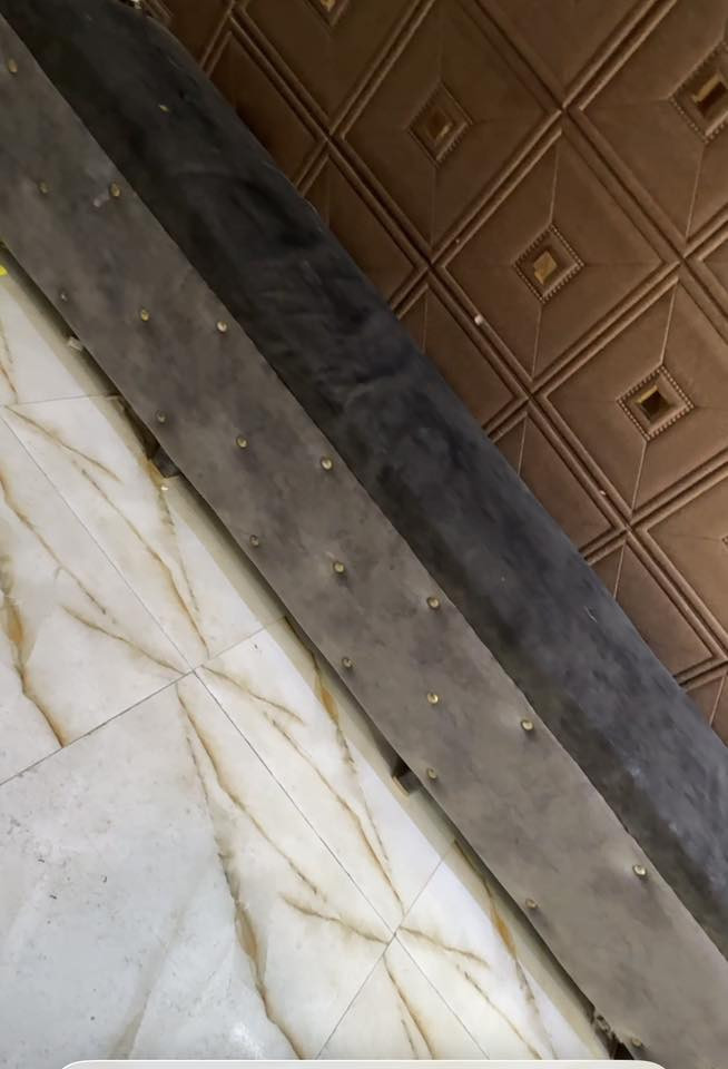 للبيع ميز حلاقه يجي قطعتين باقي اخر قطعه مع مسطبه انتضار وعندي مري جانبيه عدد2 سعرهن مناسب مكاني بغداد البياع استفسار ع خاص او اتصال ع رقم ***********
