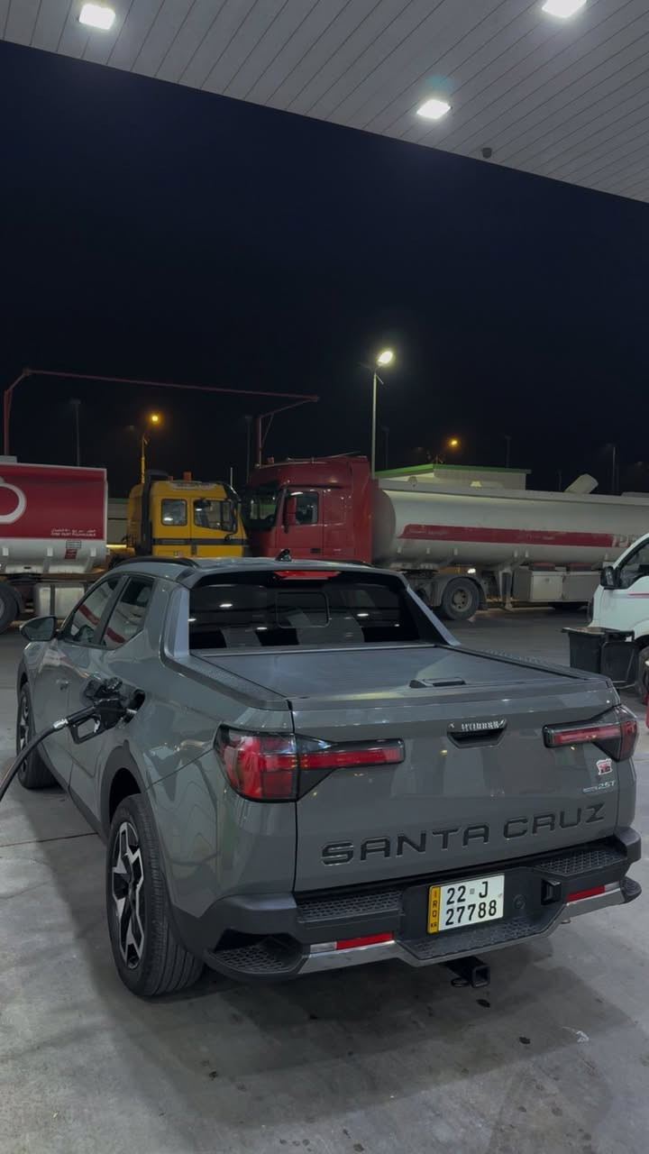 السلام عليكم 
هونداي سانتا كروز 2023 لون سمنتي مميز 
محرك 2.5تيربو  🔥
ماشيه 29mi
فول مواصفات اعلى فئه ليمتد 
فتحه بصمه  تشغيل عن بعد 
شاشه كبيره لمس  تبريد لمس  كار بلاي
خمس كامرات  كامرات   يطلعن بدشبول  مكان العدادات 
رادار امامي خلفي  رادار بلمري اشاير بلمري
حساس امامي خلفي جانبي 
مانع تصادم بريك تلقائي  تحديد مسار  قياده ذاتيه 
تبريد  وتدفئه كشنات تدفئه ستيرين 
قطعتين تبريد 
جامات اوتو  كشنات كهرباء  كشنات جلد 
شاحن واير لس 
فور ويل  اوتو هولد هاند بريك بصمه  نضام نزول منحدرات
٤وضعيات للقياده   عداد ديجيتل  متغير الاشكال و الالوان
داخل السياره متغير ال الوان بلادي 
لايتات زنون بلادي   اربع عدسات ويل حجم كبير  ويل كروم  
سستم صوت Bose
البدي  مغلف برده سلايت  بلادي وبيه مخزن  
وبعد اهواي اهواي مواصفات السياره جديده  كلش وحلوه وكامله مكمله كلشي مناقصه 
الحادث تبديل جاملغ امامي وباب صدر  نفس اللون وجاملغ خلفي  صبغ  يعني قطعه وحده صبغ صور  الحادث مرفقه معه المنشور
رقم اربيل حلو 
مكان السياره كربلاء 
السعر 215وبيه مجال
***********
