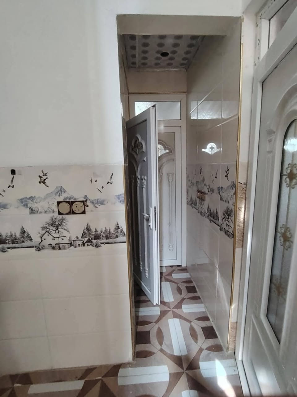 السلام عليكم دار للإيجار 110 متر في حي الشيماء رجال الاعمال  طابق واحد
للاستفسار: 
مكتب الصحاري 
الايجار 250 الف، ***********
