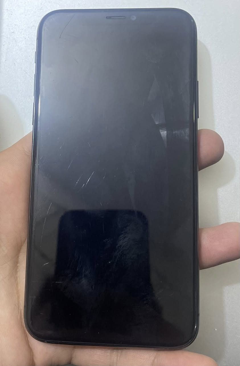 iPhone x
ذاكرة 256 
الجهاز مبدل بي الظهر فقط  
والشاشة بيها خط مثل ما موضح بالصورة 
الجهاز رايده ب 100 الف وبي مجال بسيط

العنوان : بغداد - الطوبجي
للتواصل : ***********
