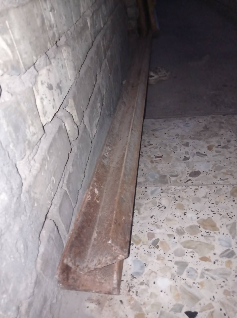 ساندويج مستعمل اخوالجديد الطول 3متر قطعتين اخوان وحده منهن عرضه 92وجنلات اثنين يعني الكل اربع قطع اثنين حديد وسندويج اثنين الجنلات طولهن 255حته لحد يسئني سعرهن 55 واكوباب حديد مال مطبخ كلش حلو سيم سعره 15بدون جرجوبه مال محميه اومطبخ ابكيفك مكاني بغداد جميله ***********
