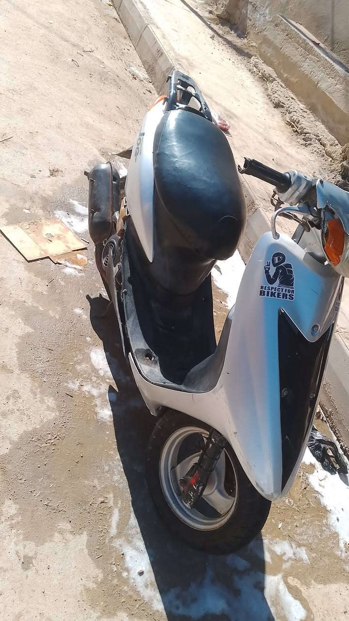 السلام عليكم 
عصفوريه كلش نضيفه اخت الحاويه كفرات ختم واحد كهربائيات شغاله لايت بك لايت اشاير سلف عوزه باتري 
هندر واحد تشتغل دشبول شغال قفل جنطه وستيرن اوراق الكمارك ومزاد اليابان موجودات دراجه كلشي ماناقصهه السعر 370وبيهه مجال قليل والشراي يشلع عيوني *********** بي واتساب مكاني غراف
