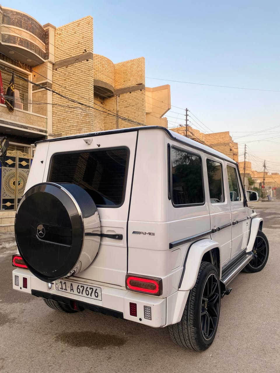 السلام عليكم للبيع أو المراوس 
مرسيدس جي كلاس موديل 90 محدثه خارج 18 ولداخل 22 
مكينه 6 سلندر 320 خراطيم مكينه وكير جدد 
 صوت رياضي 4 كزوزات  تبريد ثلج ❄️ حداديتهه جديده رقم بغداد مميز تحويل مباشر داخل لونين كشنات كهرباء ويل 20 تخم تاير جديد لايت عالي وناصي زنون لدات بجم جام أوتو السياره جاهزه من الدعاميه للدعاميه بدون نقص عنوان السياره بغداد مدينه الصدر 
السعر اتصال او واتساب وعيوني الك 
الاستفسار ***********سجاد
