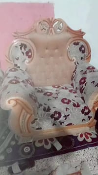 ٤ قطع كراسي • بحاجه غسيل • الكوت الكريميه