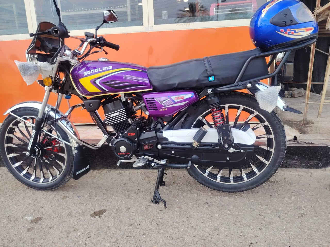 السلام عليكم للبيع موطور سونك موديل 26 بعده جديد سعره مليون وبي مجال بسيط ايي استفسار اكثر اتصل على رقم وبيك خير وتدلل ***********
