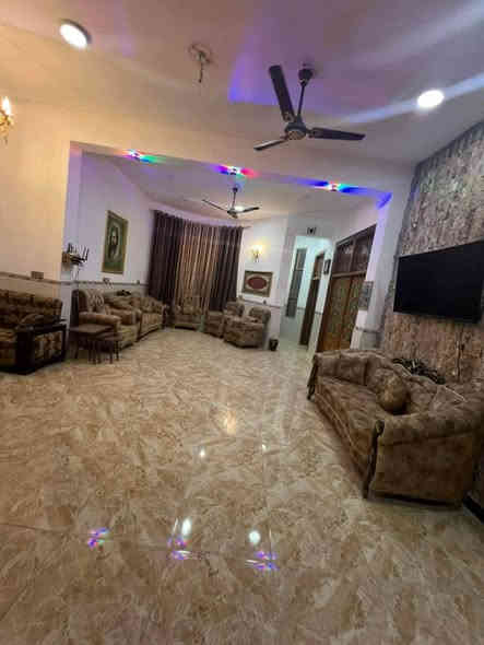 السلام عليكم
بيت للبيع طابو زراعي سند 25 مستقل
مساحه 400 متر مربع نزال 20*20 ركن
9 غرف 2 سويت 
بناء حديث صب مسلح طابقين 
الطابق الاول يحتوي على 
خمس غرف نوم اثنين منهم سويت
صاله 11*5 
استقبال كبير محيط بكل اجزاء البيت 
مجمع صحيات كامل 
مطبخ حار وبارد 
مناور عدد 3 محيطه بالبيت من كل الاتجاهات 
كراج البيت كبير مع مجمع صحيات خارجية
الطابق الثاني 
اربع غرف نوم 
مجمع صحيات كامل
استقبال كبير ع مساحه الطابق الثاني 
سطح اول وسطح ثاني 
واجهه حجر من التطعيم 
درج فرعوني اتجاهين 
نظام البيت منفصل الطابق الاول عن الثاني من حيث 
الماء والكهرباء والمجاري 
الموقع....شارع 80 خلف بانزين خانة الاضواء مباشرة
سابع بيت عن الشارع العام
***********
