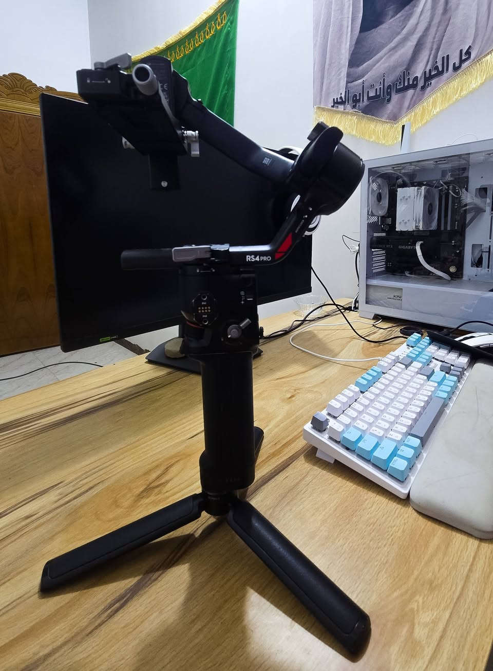 RONIN RS4 PRO
السلام عليكم 
رونين rs4 pro 
نضيف 90 %
واستخدام قليل 
جنطه + كارتون 
سعر 1300 بي مجال بسيط 
*********** واتساب 
او الاستفسار خاص
