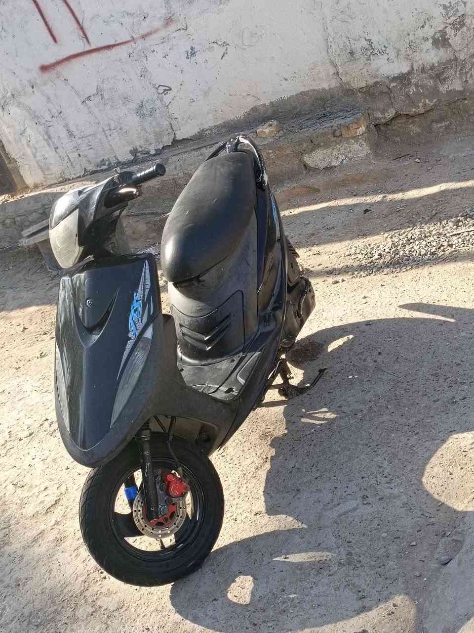 سلام عليكم دراجه ماكس عدله مكفوله كفاله عامه دراجه صالهه شهر من طلعت من رمبه سلف وهندر شغال كهربائيات كلهه شغاله سعر 800 وبيهه مجال للشراي المكان بغداد مدينه صدر حي طارق شراي يتصل علئ هاذه رقم 0771 010 9582
