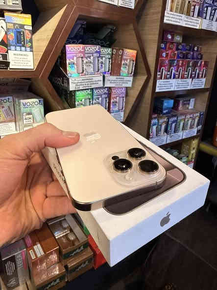 ايفون 16 برو ماكس ZA دبل سيم ذاكرة 256 بطارية 100 
نضافة 100‎%‎ مشحون 71 شحنه كارتون وكيبل الاصلي السعر مليون 550 بي مجال ***********
