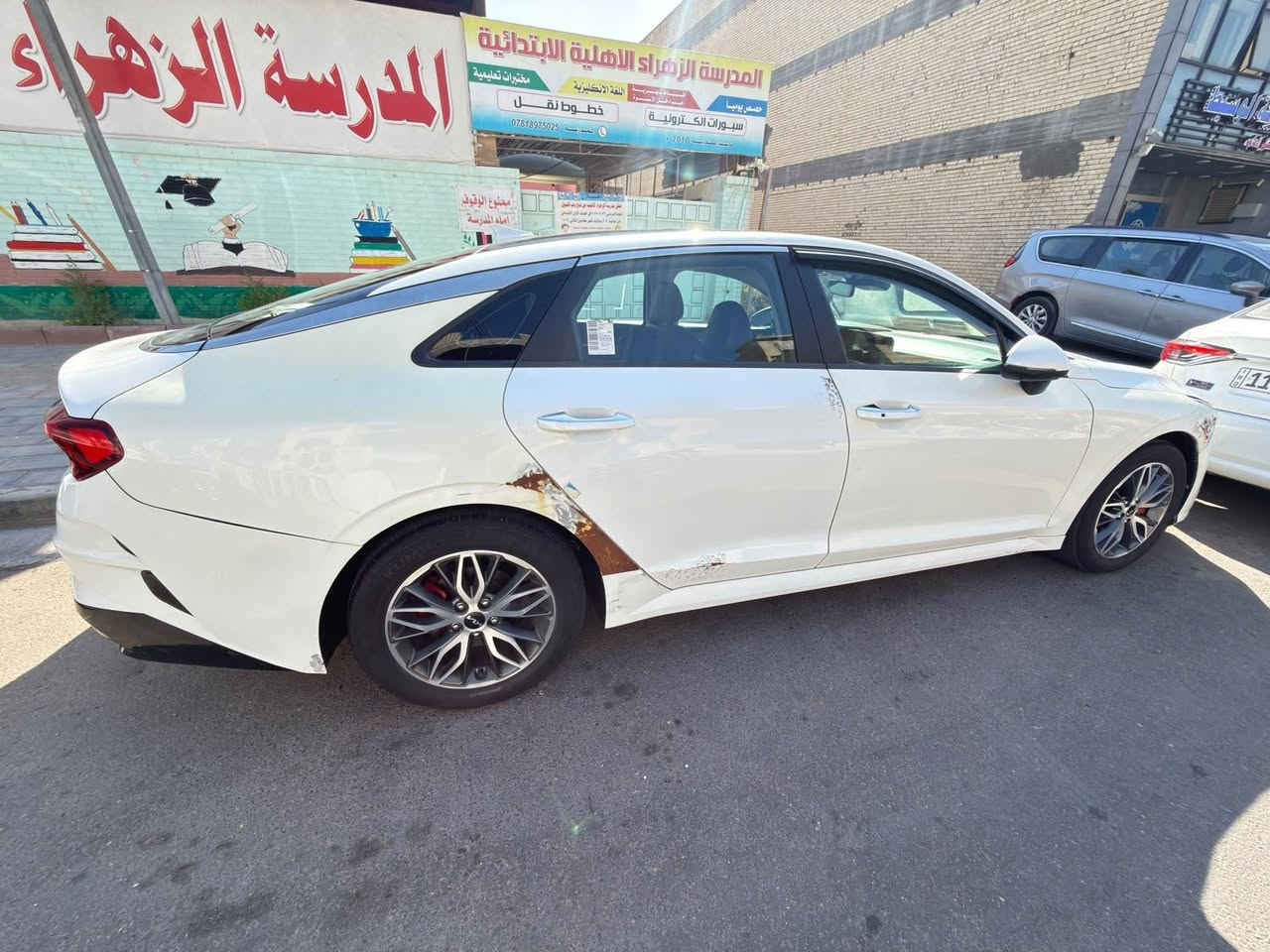 السلام عليكم
كي 5 موديل 20  رقم بغداد
وارد كوري بانزين فقط
مكينه 2500 دوش المرغوب
صدر جديد مكينه كير مكفول
السياره بيها 5 قطع موجود سونار
ماشيه 90 الف
السياره فول مواصفات عدا الفتحه
السعر 138 ورقه او بي مجال قليل
مكاني الكاظميه ***********
