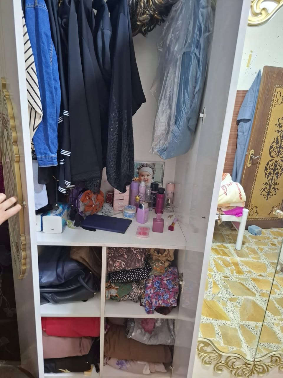 السلام عليكم غرفة نفرين 9 قطع تركي واكو قطع بعد ممشدوه مضمومات مستعجل ع بيعتها رايدها ب٥٠٠ وبيها مجال مكاني الزعفرانية خلف جامع الصدرين . 
الرقم : *********** متواجد واتساب وماسنجر
