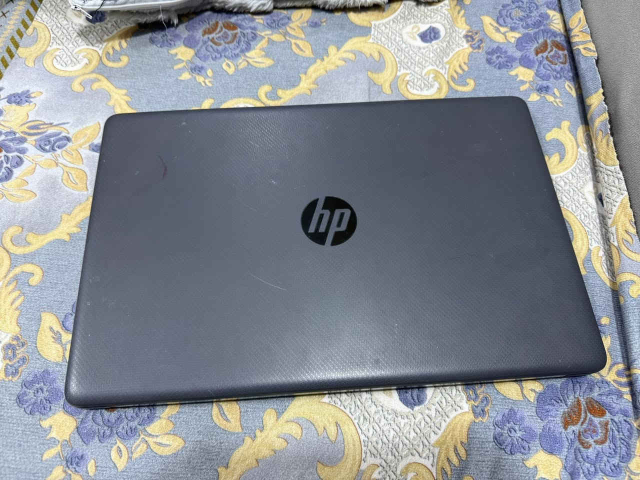 لابتوب hp للبيع سعره ١٢٥ مكاني البصره
***********
