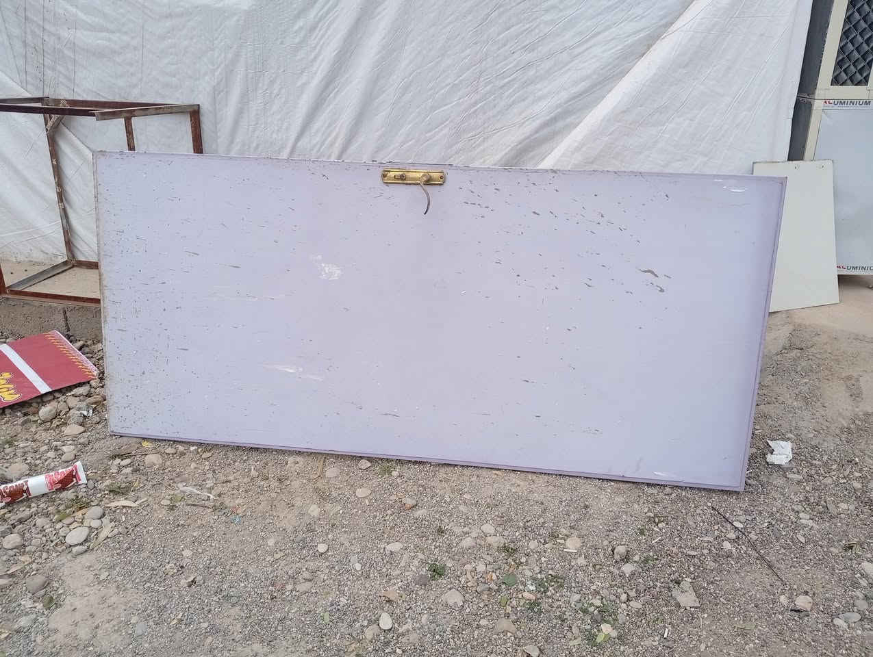 مجەمیدەکە بەس لاشەکەیەتی  ماتۆڕی لەسەرنیە
تەباخی 5چاو فلات   بێ عەیب،،بەس تەباخەکەیە    40هەزار

میزی ئیستیل                20هەزار

دەرگای ئاسن زۆرپاکە      20هەزار


**إذا كنت صاحب هذا الإعلان وتريد حذفه لأي سبب، رجاءا أرسل رسالة إلى الدعم الفني**