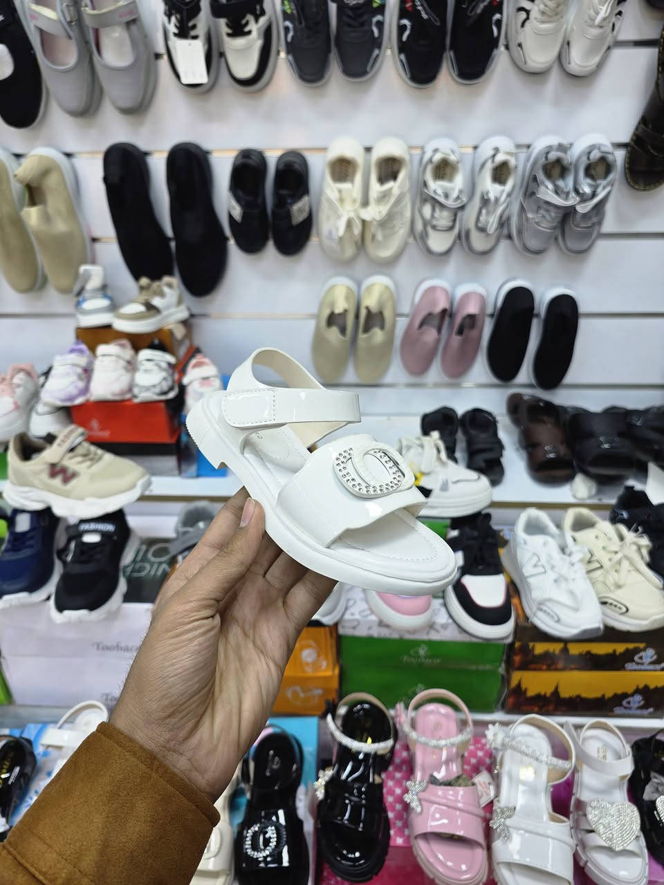 هلا متابعينا 😊 
موديلات العيد وصلت 😉
موديل حذاء أطفال و شبابي  طبي فول راحة 💯
قياسات ٣١-٣٢-٣٣-٣٤-٣٥-٣٦
📍العنوان كوت خاجية شارع ٤٠ داخل سوق الخاجية العصري 
للإستفسار وطلب تواصل خاص


**إذا كنت صاحب هذا الإعلان وتريد حذفه لأي سبب، رجاءا أرسل رسالة إلى الدعم الفني**