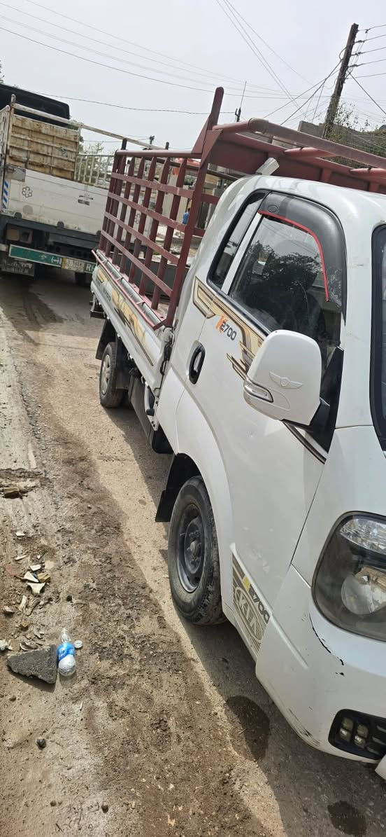 سلام عليكم 
اخوان مكلف بالنشر لحد يعلق او يدز خاص 
اي استفسار اتصل على صاحب السيارة
وهذا رقمه *********** حسام

للبيع كيا حمل موديل 2020
بالسعر 127 $
وبيها بس هاي الطخة من جهة السايق 
والباقي كدامكم واضح
والسيارة جاهزة من كلشي
مكان السيارة بغداد ناحية الوحدة قرب بسماية
