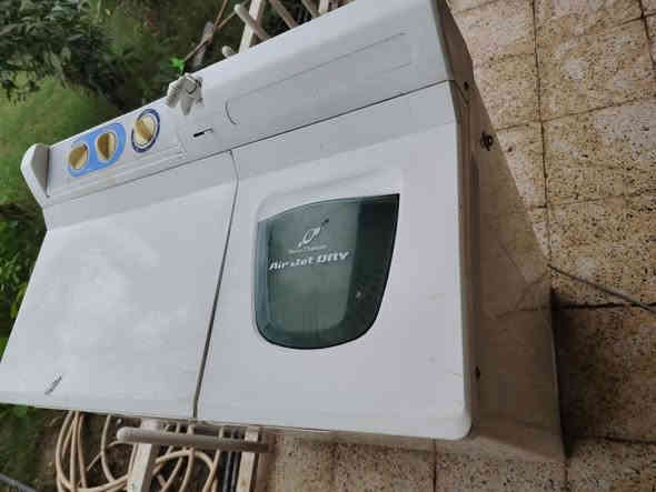 للبيع غساله نوع هيتاشي الأصليه نظيفه وكله شغاله غسل تجفيف تصريف ماء تمام ماطوراته الأصليه ومامصلحه نهائي وعلى الفحص وبيه ضمان سعره 90 الف في مركز مدينة الحله حي الزهراء قرب جسر الأم موبايل ***********
