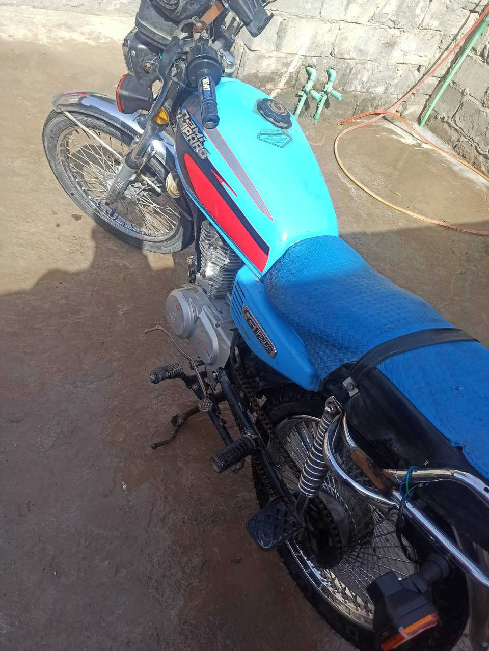 السلامه عليكم دراجه نامه 21رقم جديد بسمي النضافه شوفت عينك كله جديد مبله تايرات جديده والشراي بيه خيرويدلل سعر850وبيه مجال قليل رقم ***********بيه واتساب
