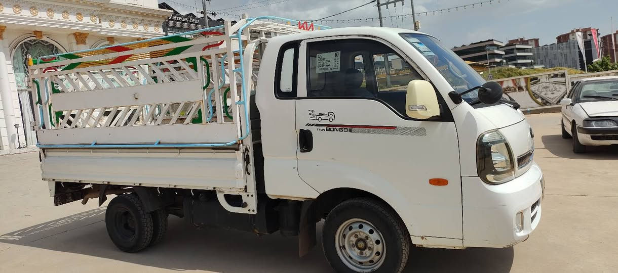 سەرەتابەناو ی خوا 
کیا بیلاد 2009
سعری 65گەڵا و مەجال
3000سوپەر مەکینە ڕەش 
بریکی بەسراوە 
کارەبای بەسراوە
قەترە غایزاتی نییە 
ناوبودی بەسراوە 
چەمچەی چەلال حەداد
ئیستو پی دوای بەسراوە 
بۆدی بیلادی 
ناوبودی سراوە 
تایەی دووای کراوە بە 13
تێبینی کۆدی بوکراوە 
سەیارە کە ماڵی دۆستە 
***********
***********
