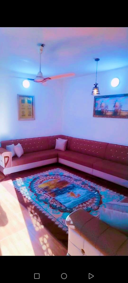 السلام عليكم دار للبيع المساحه 62 ونص الواجهه 5 زال 12:30 طابوا ملك صرف العنوان نهايه حي الشباب مدخل جامع علي السجاد يفصل بين حي التعليم ونهايه حي الشباب يحتوي الدار على هول ومطبخ وخدمات بطابق الاول طابق الثاني يحتوي على غرفتين نوم وسطحن الاستفسار على الرقم ***********.
