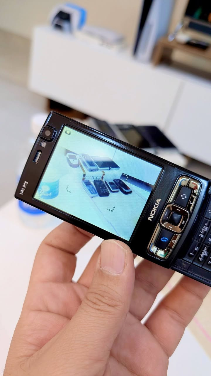 Nokia N95 black 8G 
متوفر 2 قطعة النظافة تقريبا الاثنين نفس الشي


**إذا كنت صاحب هذا الإعلان وتريد حذفه لأي سبب، رجاءا أرسل رسالة إلى الدعم الفني**