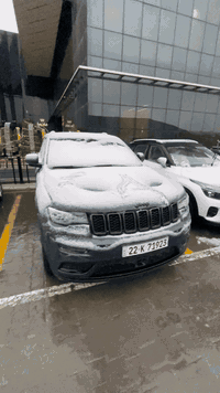 سلام عليكم 
جيب كراند شيروكي  لمتد ( اكلين ) ام رادار 
‏‎  مكفولة من دعامية الدعامية 
موديل  (2021  فول مواصفات  
المحرك : V6.  3.6L ‎  
 السياره اخت زيرو 
ماشيه 66 
رقم اربيل الجديد بسمي تحويل ثاني يوم  ؟
سياره مكفوله من الصبغ و التبديل و البارد
سياره جديده جدا ارضيات الشركه بل جيس 
سياره جديده استخدم شخصي و قليل 
‏‎ السيارة اكلين داخل جلد اسود المرغوب 📍❤️ 
‏‎* المواصفات :
‏‎*رادار امامي وجانبي 
‏‎* نقطة عمياء .
‏‎*داخل جلد 
‏‎* دفع رباعي 4x4 . 
‏‎* فرش المقاعد من الجلد . 
‏‎*صفي المقاعد الأمامية كهربائية .
‏‎* ذاكرة لحفظ وضعيات الجلوس . 
‏‎* صفي المقاعد الأمامية مع تدفئة . 
‏‎* صف المقاعد الخلفية مع تدفئة . 
‏‎* ويل قياس 20 انج .
‏‎* مقود السائق كهربائي . 
‏‎* تدفئة ستيرن . 
‏‎* فتحت سقف .
‏‎* شاشه كبيرة 8.4 انج .
‏‎* نظام الملاحة (GPS) . 
‏‎* نظام خاص للطرق الوعرة . 
‏‎* مصابيح امامية زنون . 
‏‎* المصابيح الأمامية مع LED لايت  تبديل عدسات 4 دولار. 
‏‎* كشافات ضباب بروجكتر زنون . 
‏‎* تشغيل عن بعد .
‏‎* صندوق كهربائي .
‏‎*  حساسات أمامية . 
‏‎*  حساسات خلفية .
‏‎* كاميرا خلفية .
‏‎* بخاخ ماء لتنظيف المصابيح الامامية .
‏‎* مرايا بخاصية التعتيم الذاتي . 
‏‎* مرايا جانبية قابلة للطي . 
‏‎* بلوتوث تلفون . 
‏‎* محدد سرعة . 
‏‎* نظام تشغيل واطفاء اوتماتيكي للمحرك للتوفير من صرف الوقود . ( Auto Start System ) .
‏‎* نظام بريك اوتماتيكي ( Auto Break System ) .
السعر 320 ورقه 💲 و بيهه مجال
***********
مكاني بغداد البلديات
