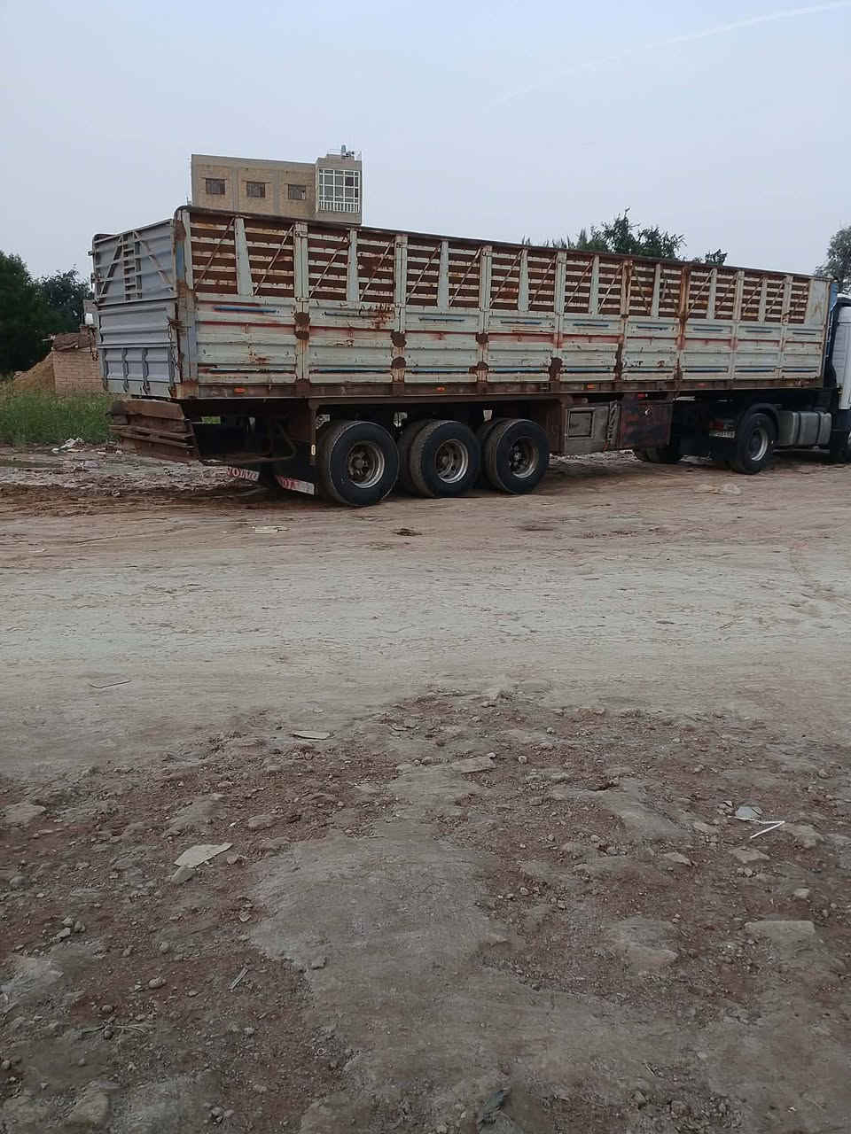 عربانه حداديه شاصي 16 دنكيرين دناكير ثنين 14 وحد 13 شاصي مكفول ارتفاع مرت وخمسه وسبعين السعر 85 وبيها مجال ***********
