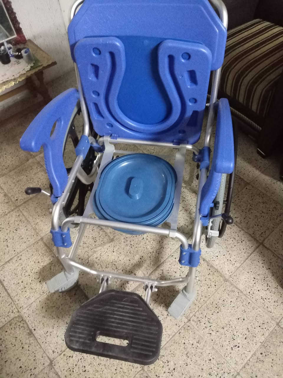 السلام عليكم
عربة معاقين للبيع
جديد بالكرتون غير مستعملة
مطلوب ٢٥٠ الف دينار وبيها مجال
***********
